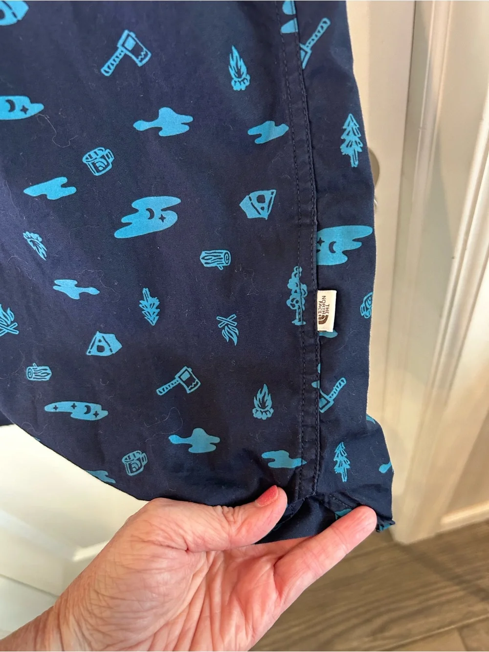 The North Face Navy Short-Sleeve Button-Down Light Blue Camp Print‎ XL